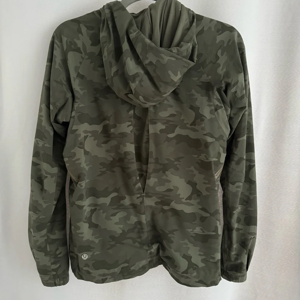Lululemon Rise & Shine Jacket II Savasana Camo Fatigue Green